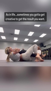 Laura Sanko feet photo thumbnail