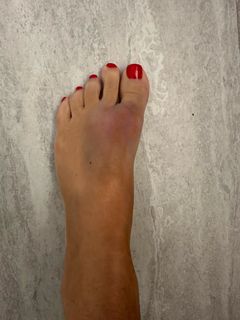 Laura Sanko feet photo 2