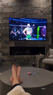 Laura Sanko feet photo 1