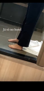 Laura Schadeck feet photo 2