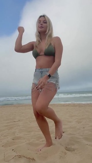 Laura Schadeck feet photo 3
