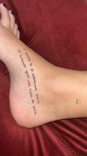 Laura Schadeck feet photo 12