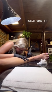 Laura Schadeck feet photo 11