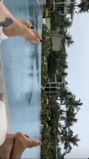 Laura Silverman feet photo 10
