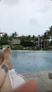 Laura Silverman feet photo 7