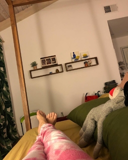 Laura Silverman feet photo 5