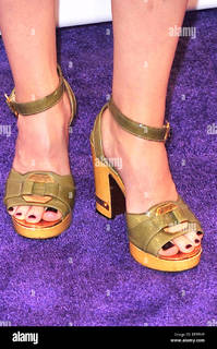 Laura Silverman feet photo 1