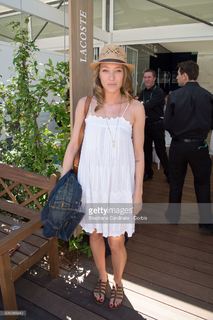 Laura Smet feet photo 18