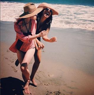 Laura Spencer feet photo thumbnail