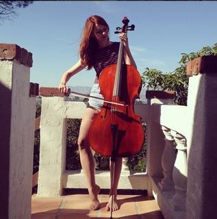 Laura Spencer feet photo thumbnail