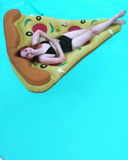 Laura Spencer feet photo thumbnail