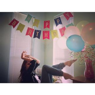 Laura Spencer feet photo thumbnail