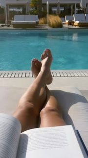 Laura Sánchez feet photo 1