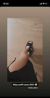 Laura Tesoro feet photo 9