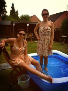 Laura Tobin feet photo thumbnail