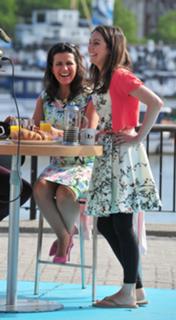 Laura Tobin feet photo thumbnail