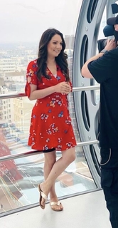 Laura Tobin feet photo thumbnail