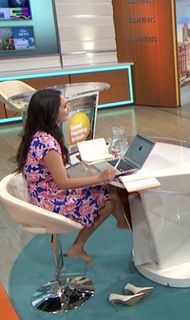 Laura Tobin feet photo thumbnail