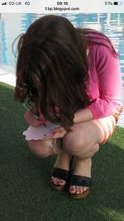 Laura Tobin feet photo thumbnail