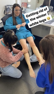 Laura Tobin feet photo thumbnail