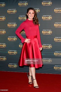 Laura Tobin feet photo thumbnail