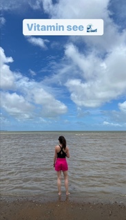 Laura Tobin feet photo thumbnail