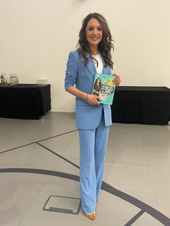 Laura Tobin feet photo thumbnail