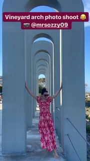 Laura Tobin feet photo thumbnail