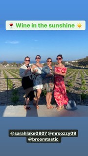 Laura Tobin feet photo thumbnail