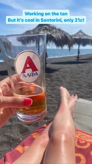 Laura Tobin feet photo thumbnail