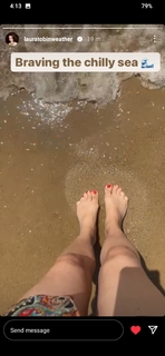 Laura Tobin feet photo thumbnail