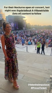 Laura Tobin feet photo thumbnail