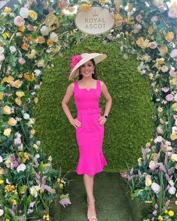 Laura Tobin feet photo thumbnail