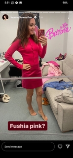 Laura Tobin feet photo thumbnail