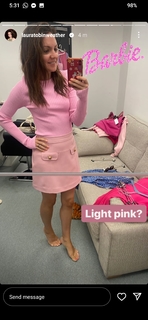 Laura Tobin feet photo thumbnail