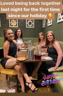 Laura Tobin feet photo thumbnail