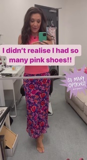 Laura Tobin feet photo thumbnail