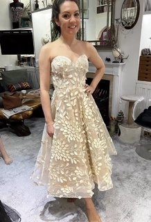 Laura Tobin feet photo thumbnail