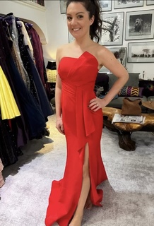 Laura Tobin feet photo thumbnail