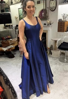 Laura Tobin feet photo thumbnail