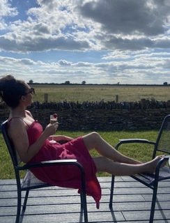 Laura Tobin feet photo thumbnail