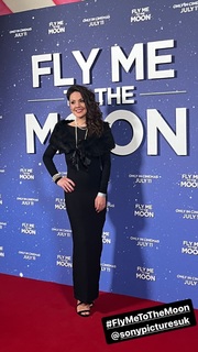 Laura Tobin feet photo thumbnail