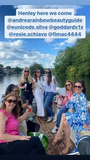 Laura Tobin feet photo thumbnail