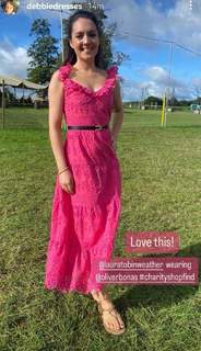 Laura Tobin feet photo thumbnail