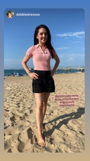 Laura Tobin feet photo thumbnail