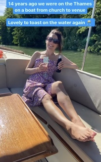 Laura Tobin feet photo thumbnail