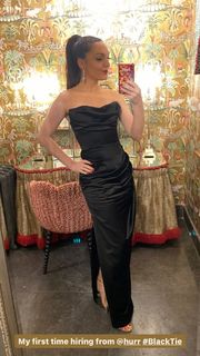 Laura Tobin feet photo thumbnail