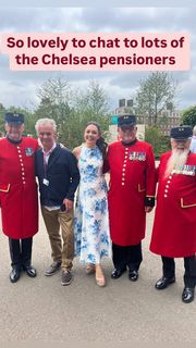 Laura Tobin feet photo thumbnail