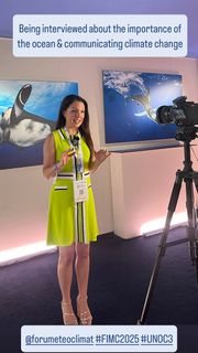 Laura Tobin feet photo thumbnail