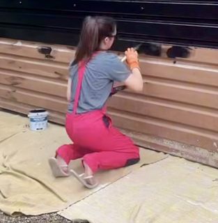 Laura Tobin feet photo thumbnail